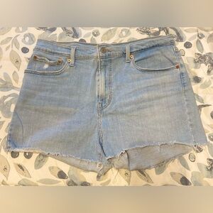 Levi's high rise Jean shorts women's sz 32